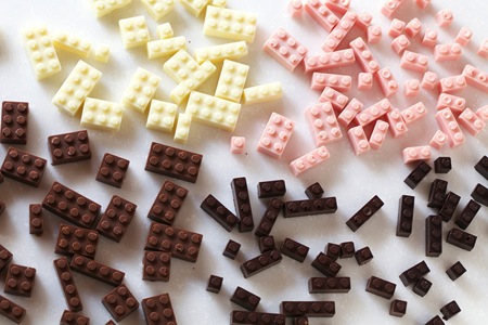 边吃边玩的LEGO巧克力块